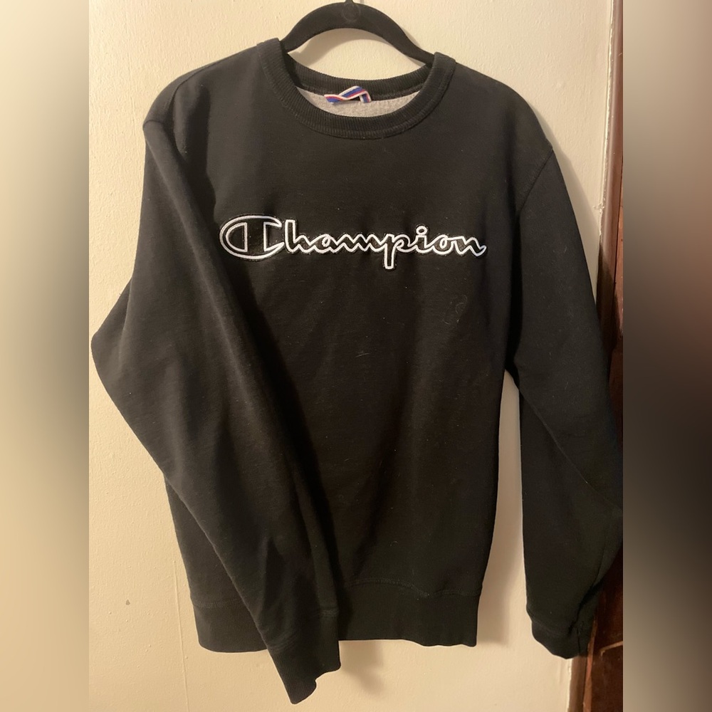 Men’s Champion sweatshirt size small. Black and in great shape.